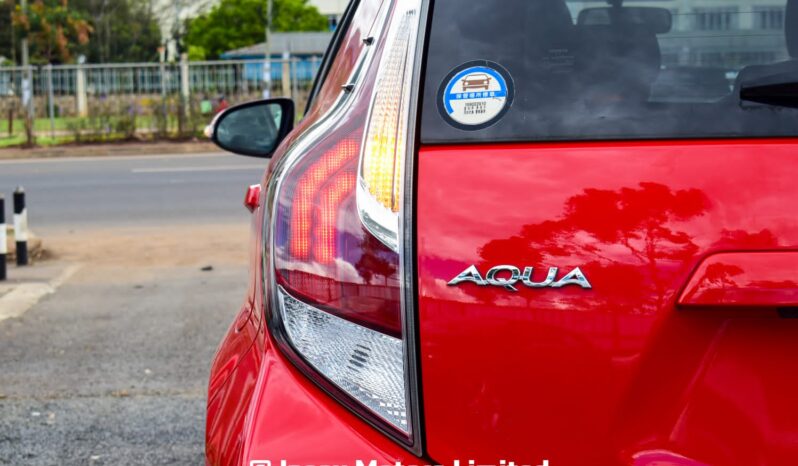 
								Toyota Aqua full									