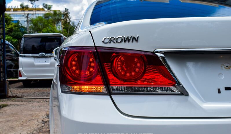 
								Toyota Crown full									