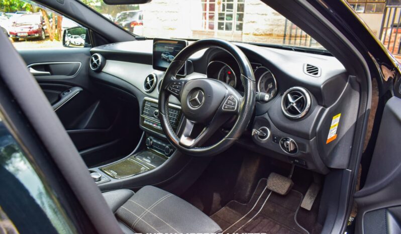 
								Mercedes Benz GLA 180 full									