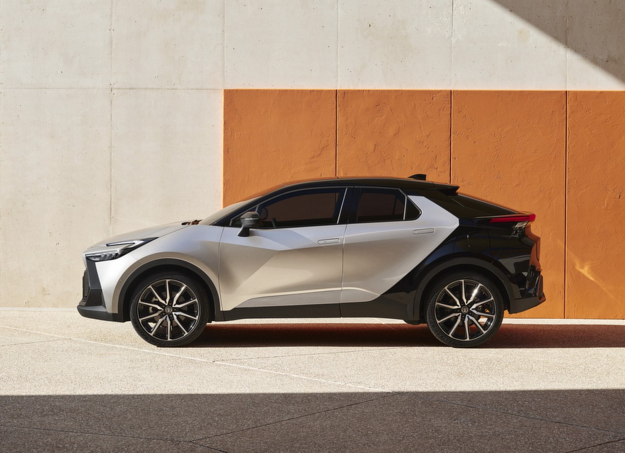 2024 TOYOTA C-HR - INEAX MOTORS