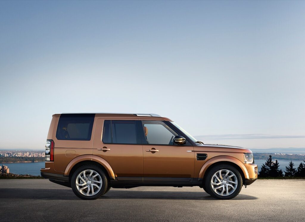 2016 Land Rover Discovery Landmark and Graphite