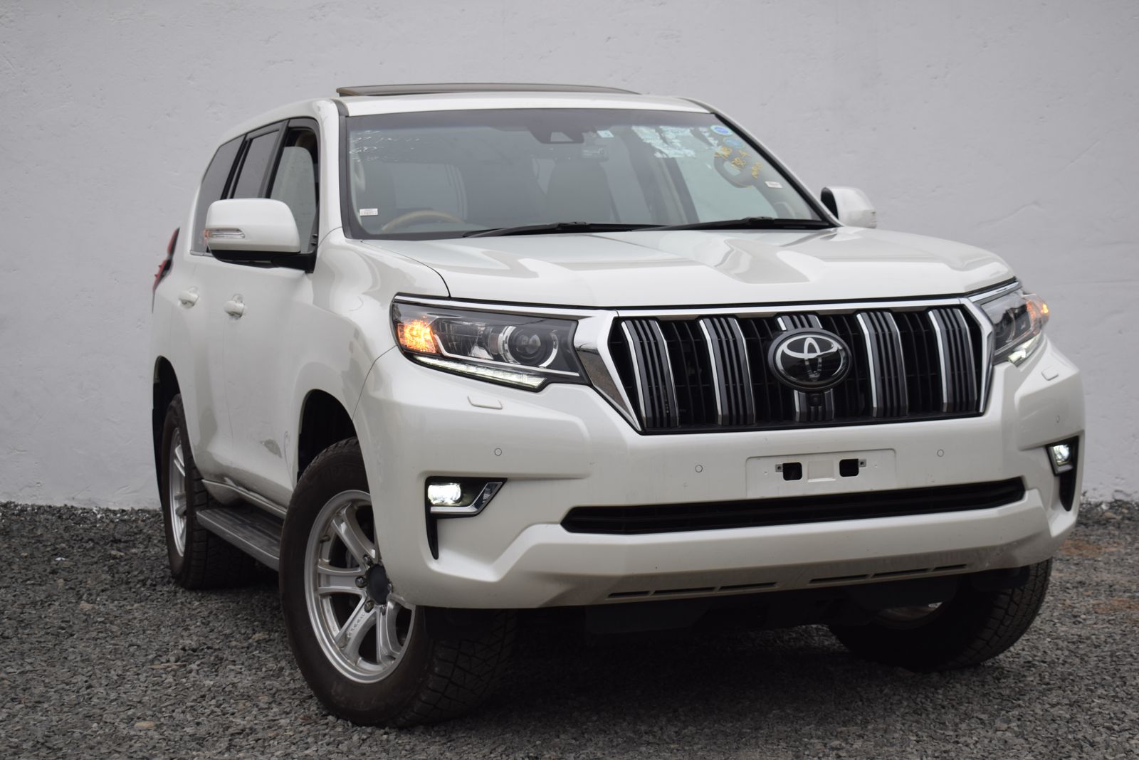lifewithplants 　LAND CRUISER PRADO 2025 Toyota Land Cruiser Prado ZX Full Walkaround – Interior